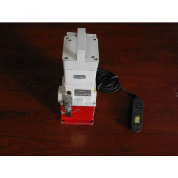 BURNDY EPP10 Lightweight Hydraulic Pump, 10,000 psi #3 image