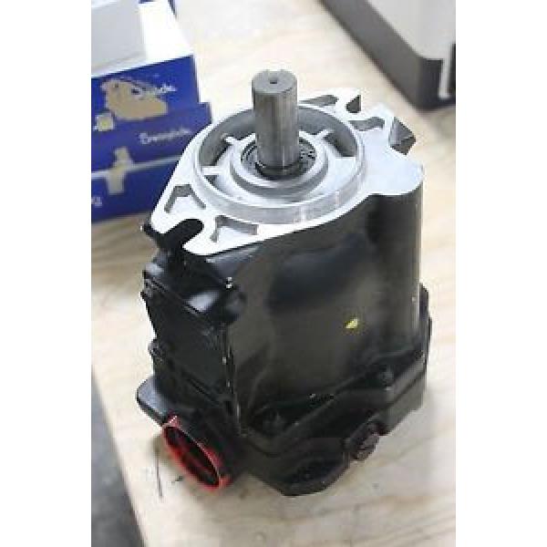 NEW VICKERS HYDRAULIC PUMP PVE19RW Q1830-1 30CVP12 #1 image