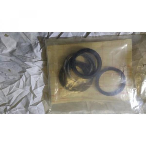 Sunstrand Piston Seal Kit 1 1/2 PK-152 HLL 01 EA2 CAT 996015343 RR 330750 #2 image