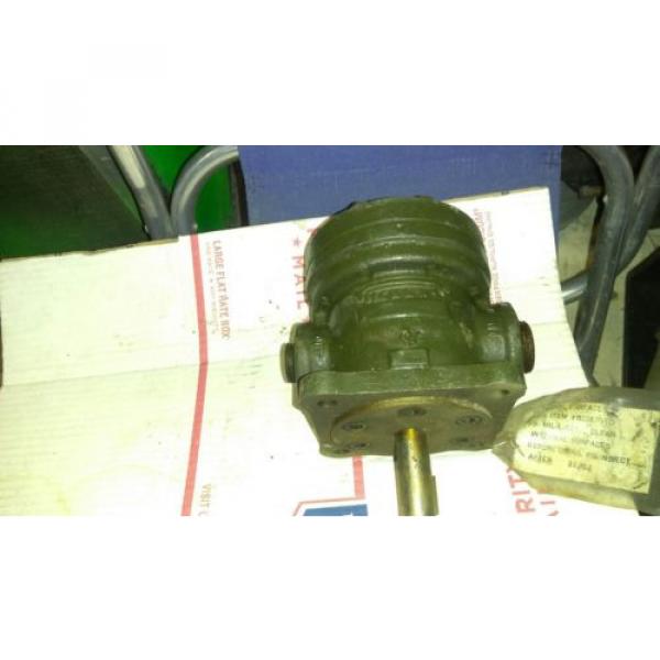 VICKERS HYDRAULIC  PUMP V-104-Y-10 V104Y #2 image